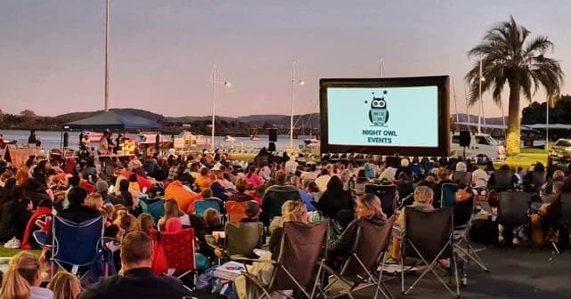 4m × 2m Trailer Screen